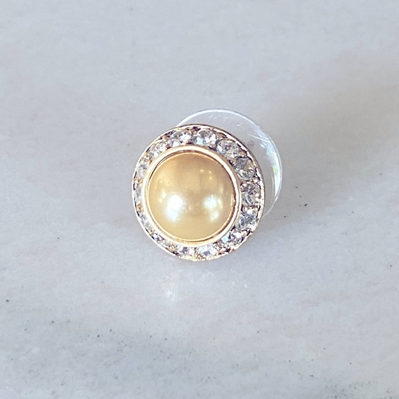 Tory Burch Pearl replacement earring - Picture 1 of 3